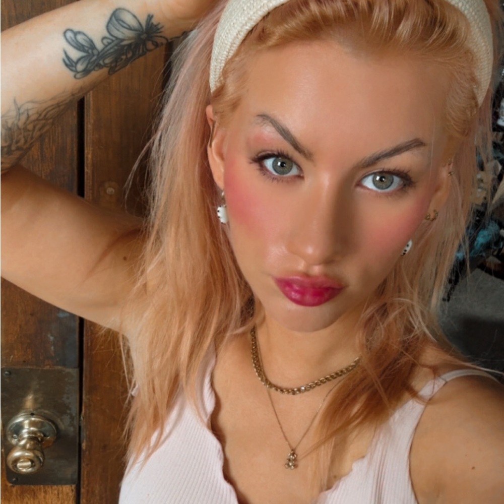 Meet your Posher, Skye
